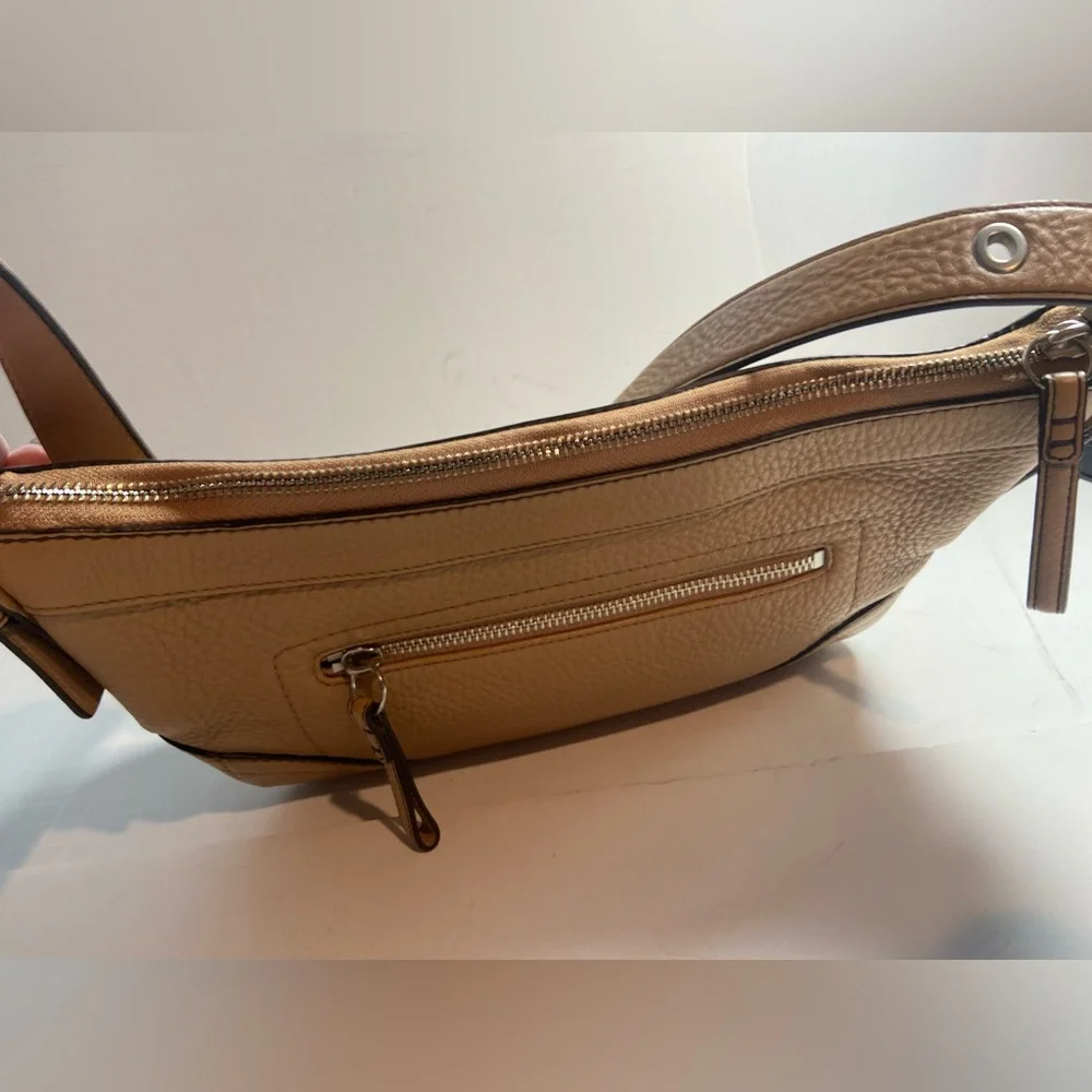 Coach~Vintage~Madison~Tan~Soft
Pebbled Leather~Shoulder Bag~Top Zipper Closure - Picture 10 of 14